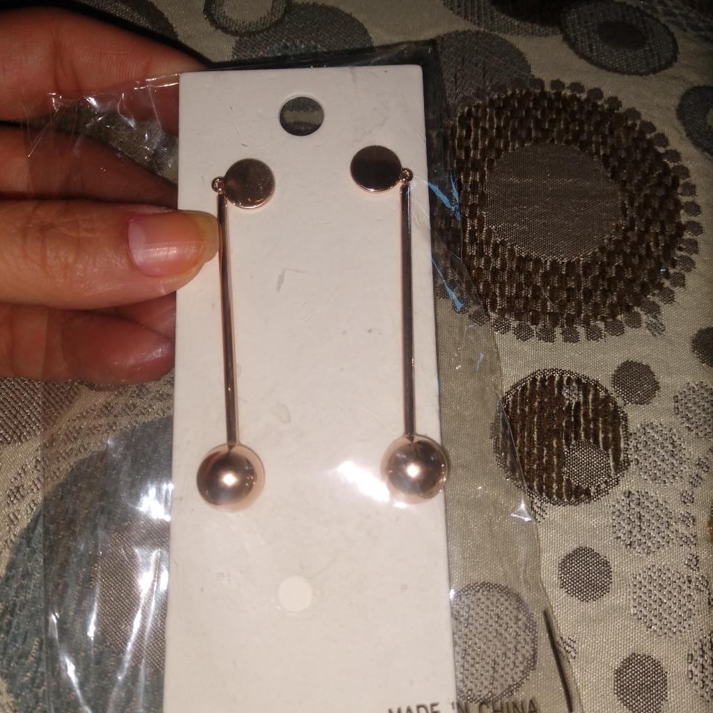 Express Dangle Earrings 11$